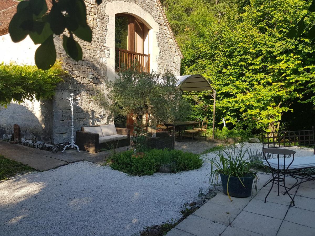 Le Moulin De Jules Et Akasha Bed & Breakfast Murat Dış mekan fotoğraf