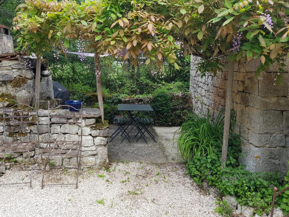 Le Moulin De Jules Et Akasha Bed & Breakfast Murat Dış mekan fotoğraf